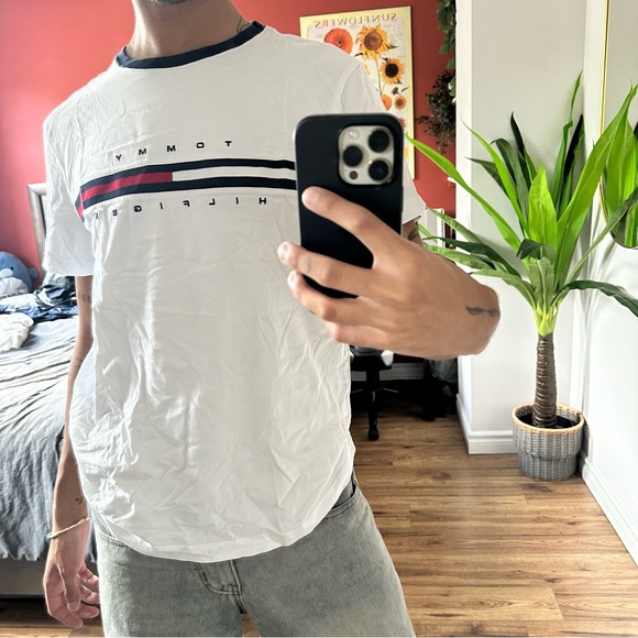 Vintage Tommy Hilfiger Men's Medium White Short Sleeve T-shirt - Picture 7 of 7